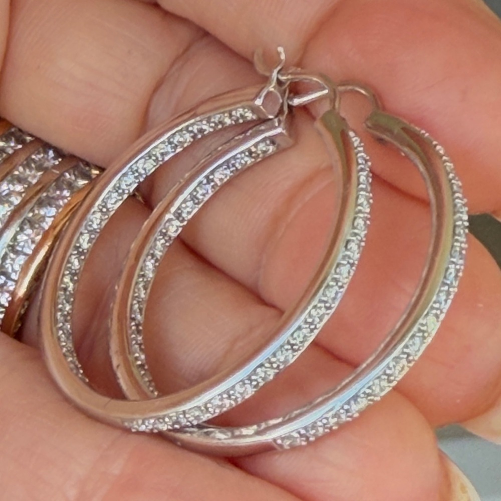 18 karat gold and 1.25 carat diamond Hoop Earrings